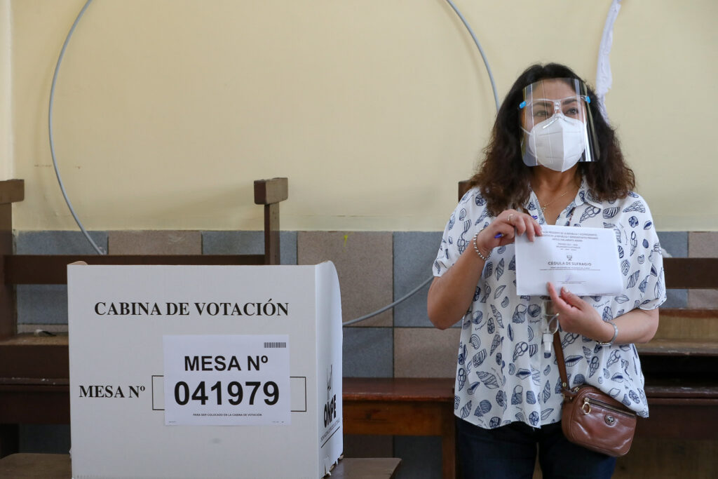 Elección en Perú en 2021. Los aliados de Vox en Latinoamérica enfilaron sus baterías contra la legitimidad de ese proceso electoral.